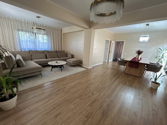 Prelungirea Ghencea, casa superba la vanzare mobilata utilata an 2022