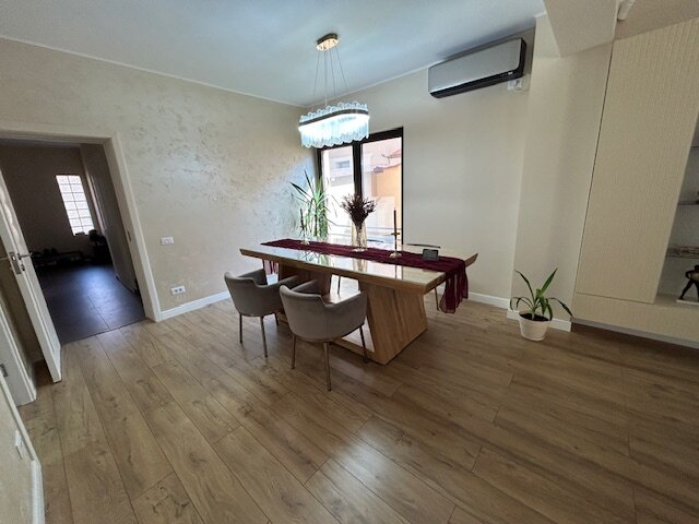 Prelungirea Ghencea, casa superba la vanzare mobilata utilata an 2022